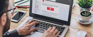 Google Chrome: Watch YouTube videos even when working on Google Chrome, two click trick